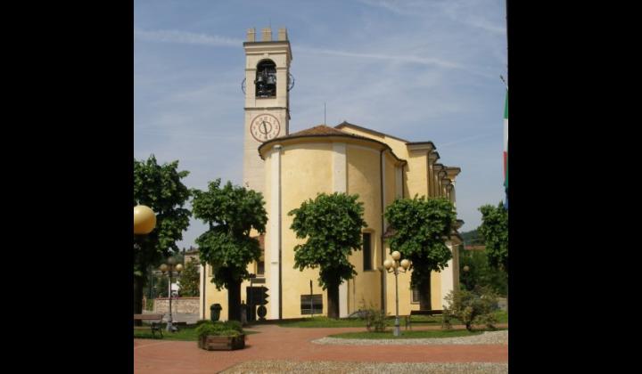 Parrocchiale vista dal Comune